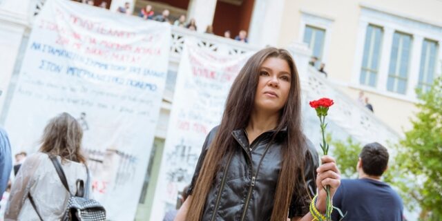 Ρουσλάνα: Κατέθεσε λουλούδι στο Πολυτεχνείο – Η ανάρτησή της για την επέτειο