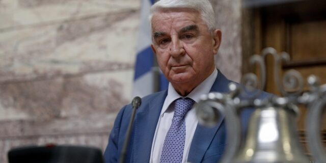 Υποκλοπές: Απανωτές ενδείξεις ενοχής της κυβέρνησης στη συνεδρίαση της Επιτροπής Θεσμών