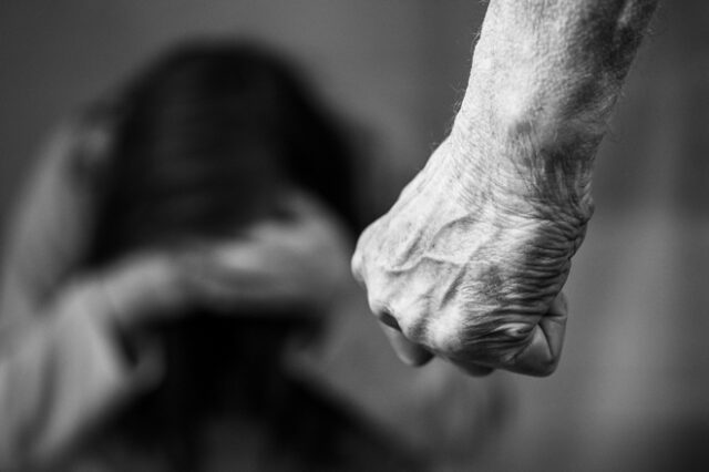 Κρήτη: Νέο περιστατικό ενδοοικογενειακής βίας – 25χρονος χτύπησε άγρια την σύζυγό του