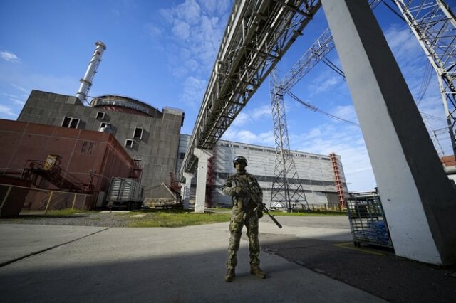 ΔΟΑΕ: Καταδικάζει τους βομβαρδισμούς στον πυρηνικό σταθμό της Ζαπορίζια – “Παίζετε με τη φωτιά”