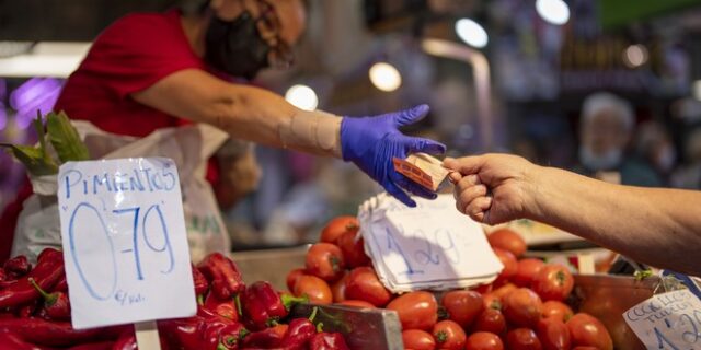 Ισπανία: Καταργείται ο ΦΠΑ σε προϊόντα πρώτης ανάγκης – Ποια είδη αφορά