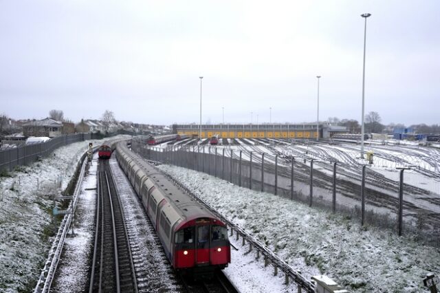 Βρετανία: Προβλήματα από τον χιονιά – Ακυρώνονται πτήσεις, “χάος” στους αυτοκινητόδρομους