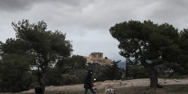 Καιρός Αθήνα: Συννεφιά και θερμοκρασία έως 12 βαθμούς