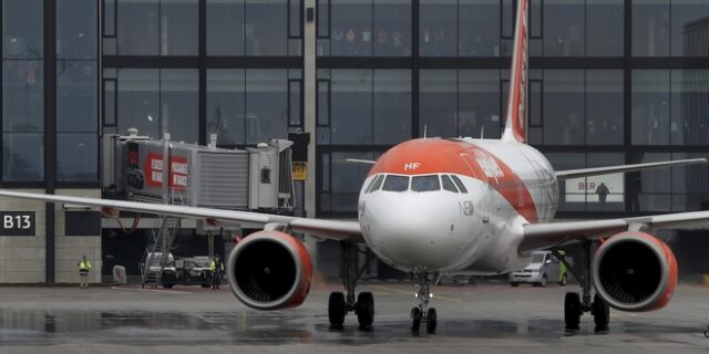 Αναγκαστική προσγείωση αεροσκάφους της EasyJet στην Πράγα μετά από αναφορές για “πιθανή βόμβα”