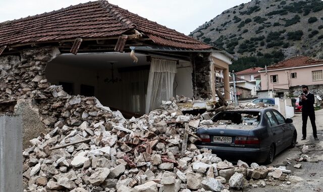 Ελασσόνα: Τα κόκκινα σπίτια στα σεισμόπληκτα χωριά δεν κατεδαφίζονται λόγω έλλειψης κονδυλίων