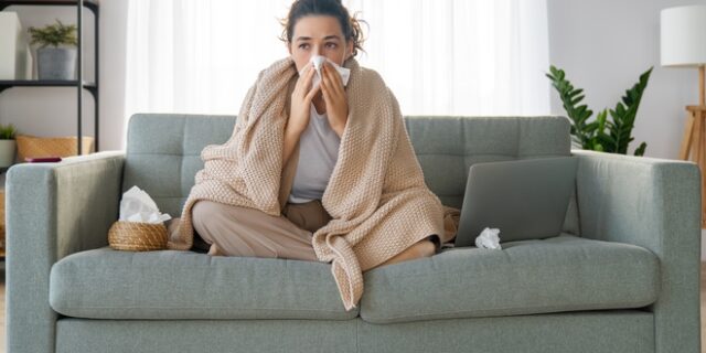 Γρίπη: Προειδοποιήσεις ακόμα και 100.000 κρούσματα τη μέρα τον Γενάρη
