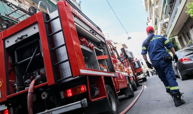 Υπό έλεγχο τέθηκε φωτιά που ξέσπασε σε διαμέρισμα στη Νέα Ιωνία