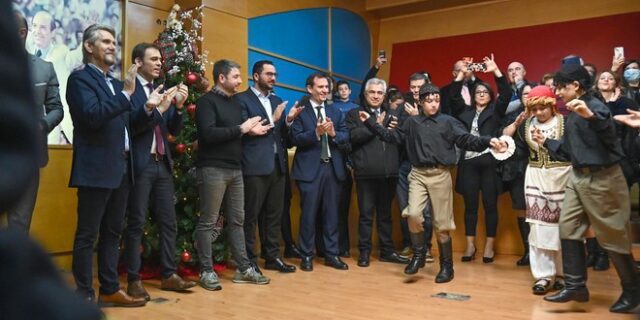 Ανδρουλάκης: Πρωτοχρονιάτικα κάλαντα από την Ήπειρο και την Κρήτη άκουσε ο πρόεδρος του ΠΑΣΟΚ