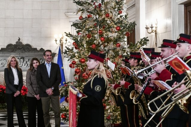 Τα χριστουγεννιάτικα κάλαντα στον Κυριάκο Μητσοτάκη