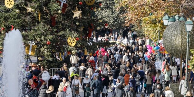 Εορταστικό ωράριο: Τι ισχύει για σούπερ μάρκετ και καταστήματα μέχρι την Δευτέρα