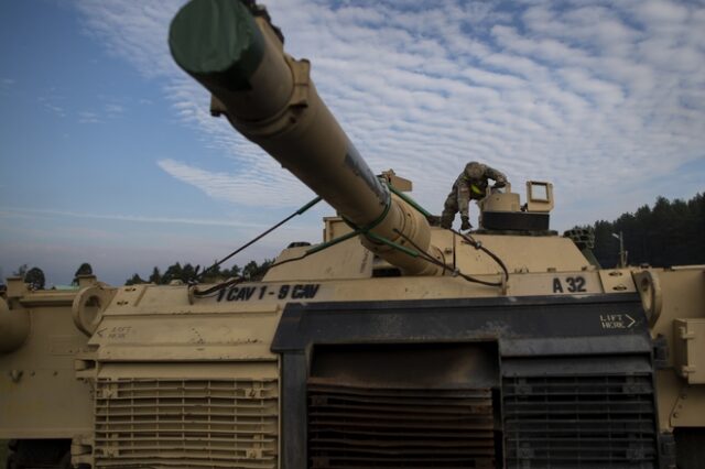 WSJ: Οι ΗΠΑ θα άρουν τις αντιρρήσεις για αποστολή Abrams στην Ουκρανία κατόπιν συμφωνίας με τη Γερμανία