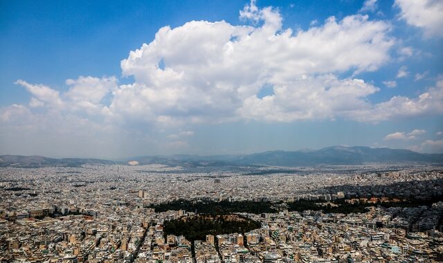 Καιρός Αθήνα: Αίθριος με τοπικές νεφώσεις