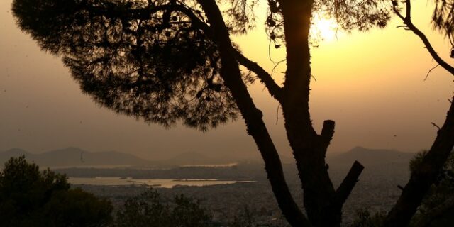 Καιρός: Λίγες νεφώσεις και υψηλές θερμοκρασίες το Σάββατο