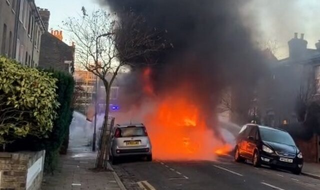 Λονδίνο: Σχολικό λεωφορείο τυλίχθηκε στις φλόγες ενώ μετέφερε παιδιά