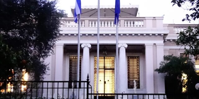 Κορονοϊός: Έκτακτη σύσκεψη στο Μαξίμου