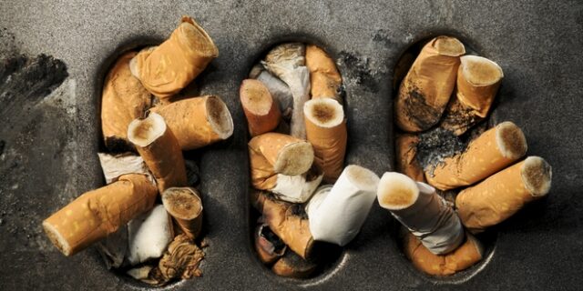 Ισπανία: Οι καπνοβιομηχανίες θα χρεώνονται για να μαζεύονται οι γόπες από τον δημόσιο χώρο