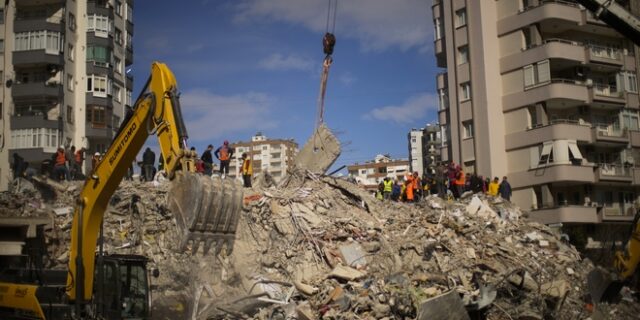 Σεισμός στην Τουρκία: Οι ενέργειες των Ελλήνων πυροσβεστών στις σεισμόπληκτες περιοχές