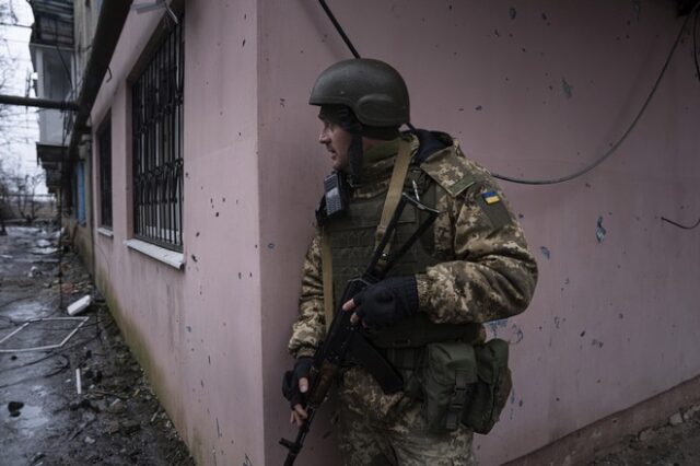 Ουκρανία: Οι μάχες μαίνονται ενώ η Ρωσία κρούει τον κώδωνα για πυρηνική καταστροφή