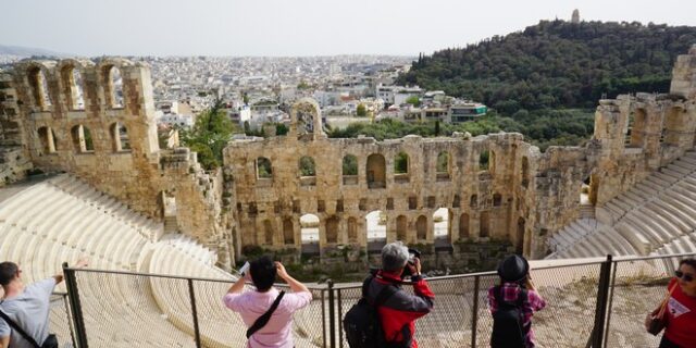 Πόσοι ξένοι τουρίστες έρχονται τον χειμώνα στην Ελλάδα