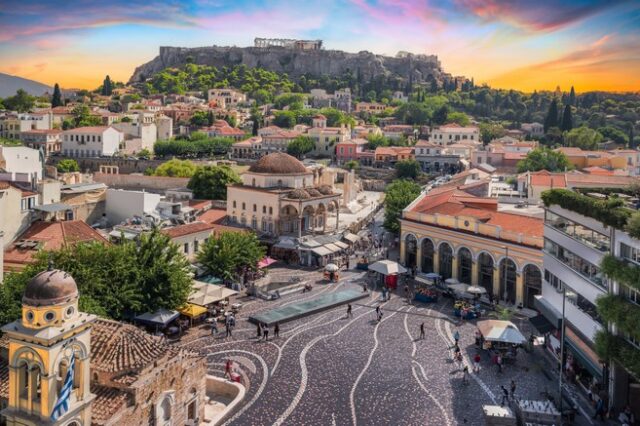Η Αθήνα παραμένει εποχικός προορισμός: Μισοάδεια τα ξενοδοχεία τον χειμώνα, γεμάτα το καλοκαίρι