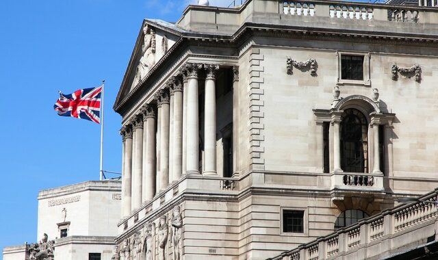Ηνωμένο Βασίλειο: Σε άνοδο τα επιτόκια και της Τράπεζας της Αγγλίας