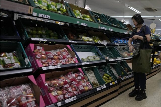 Βρετανία: Η κυβέρνηση “αντιμετωπίζει” τις ελλείψεις στα σουπερμάρκετ με… γογγύλια