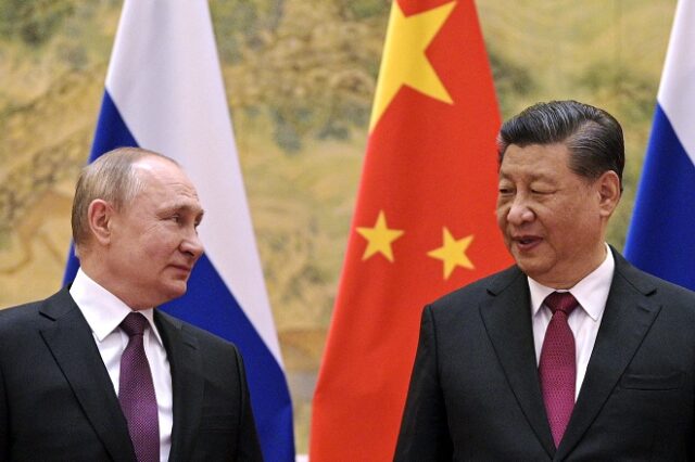 Κίνα: Αρνείται ότι θέλει να προμηθεύσει όπλα στη Ρωσία