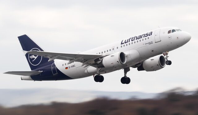 Lufthansa: Παγκόσμιο χάος λόγω τεχνικής βλάβης