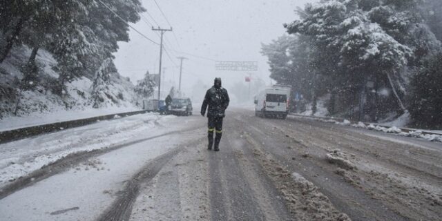 Κακοκαιρία: Χιόνια, χαμηλές θερμοκρασίες και παγετός – Πότε υποχωρεί η “Μπάρμπαρα”