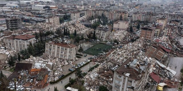 Σεισμός στην Τουρκία: Μετατοπίστηκε κατά τρία μέτρα η αραβική τεκτονική πλάκα – Ξεπέρασαν τους 3.500 οι νεκροί