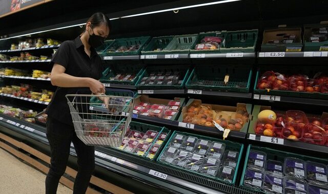 Βρετανία: Ντομάτες με το δελτίο στις μεγαλύτερες αλυσίδες σουπερμάρκετ