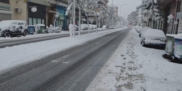 Κακοκαιρία: Σφοδρή χιονόπτωση σε όλη τη Μαγνησία – Μάχη να κρατηθούν ανοιχτοί οι δρόμοι