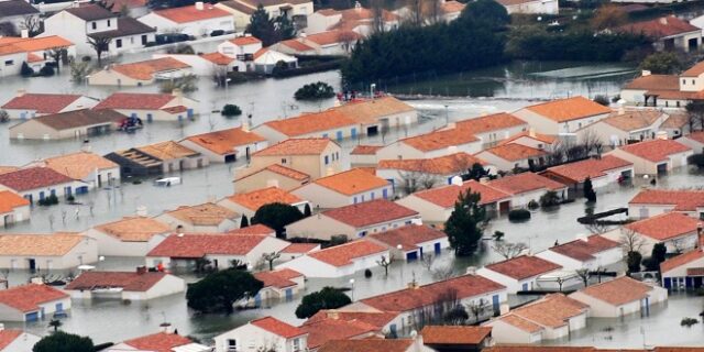 Η καταιγίδα Xynthia που κατέστρεψε τα τείχη του Ναπολέοντα στη Γαλλία