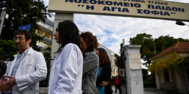 Με Παναττική στάση εργασίας απαντούν οι γιατροί στις απειλές της κυβέρνησης