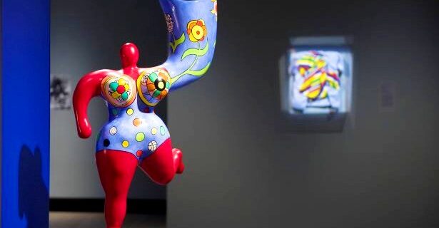 Από τη Nelly’s στη Niki de Saint Phalle: 5 γοητευτικά γυναικεία βλέμματα Τέχνης στην Αθήνα