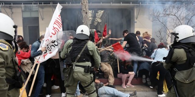 Σύνταγμα: Τα βίντεο που εκθέτουν την ΕΛΑΣ – Εικόνες βαρβαρότητας σε μια ειρηνική συγκέντρωση