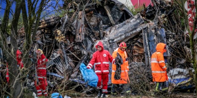 Ολοκληρώνονται οι έρευνες στα Τέμπη – Ταυτοποιήθηκαν 54 νεκροί