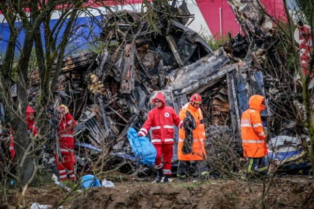 Ολοκληρώνονται οι έρευνες στα Τέμπη – Ταυτοποιήθηκαν 54 νεκροί