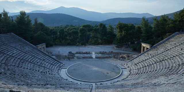 Τι θα δούμε στην Επίδαυρο το φετινό καλοκαίρι – Αναλυτικά οι παραστάσεις