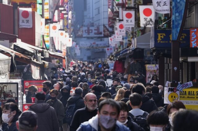 Ιαπωνία: “Ιστορική” Δευτέρα – Χαλάρωσαν κι άλλο τα μέτρα, βγήκαν οι μάσκες