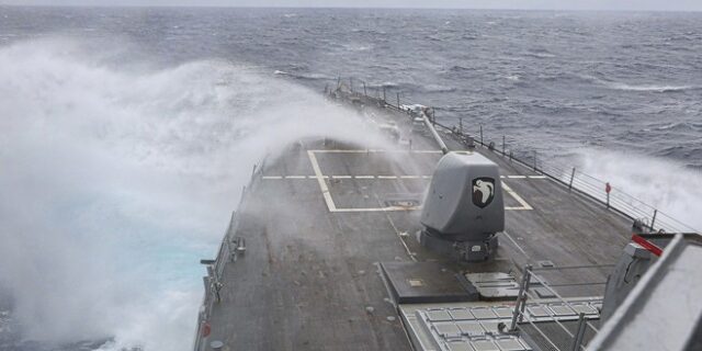 Η Κίνα καταγγέλλει “εισβολή” Αμερικανικού πλοίου στη στη Νότια Σινική Θάλασσα