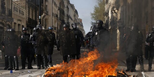 Γαλλία: Νέα επεισόδια και φωτιές – Καζάνι που βράζει η κοινωνία