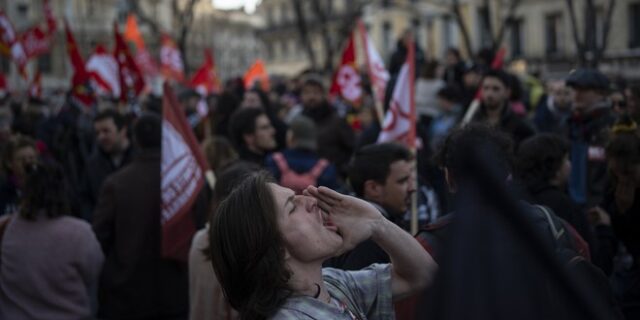 Γαλλία: 217 συλλήψεις στις διαδηλώσεις κατά του συνταξιοδοτικού