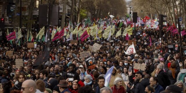 Γαλλία: Ανυποχώρητοι οι πολίτες – Νέες διαδηλώσεις για το συνταξιοδοτικό