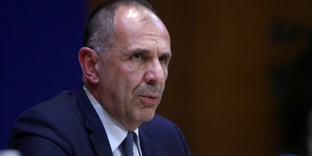 Γεραπετρίτης: Προεκλογικό ρουσφέτι στα ταξί