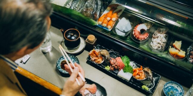 “Sushi terror”: Θύελλα αντιδράσεων για τις φάρσες σε εστιατόρια στην Ιαπωνία