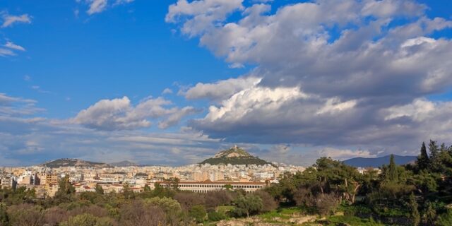 Καιρός Αθήνα: Λίγες νεφώσεις κατά διαστήματα αυξημένες