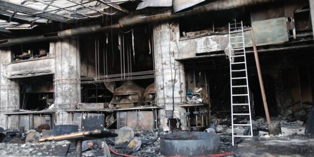 Νέα Σμύρνη: Βίντεο από τη φωτιά στο εστιατόριο – “Άκουσα ένα τζάμι να σπάει και μετά μία έκρηξη”