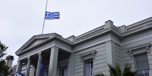 Τριήμερο εθνικό πένθος για το πολύνεκρο σιδηροδρομικό δυστύχημα στα Τέμπη