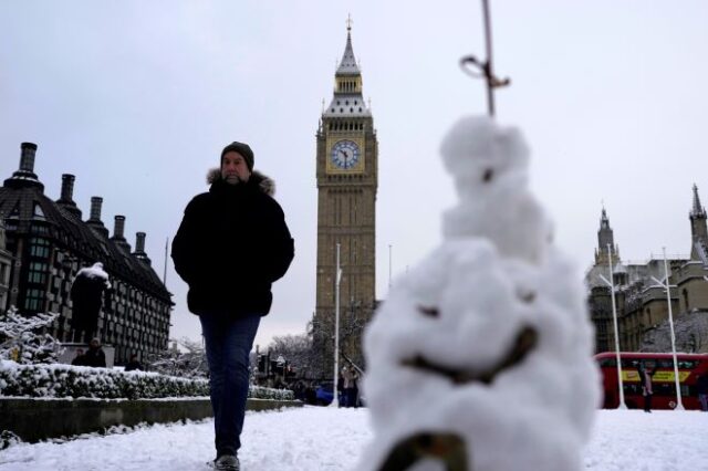 Κακοκαιρία στη Βρετανία: Για “κίνδυνο ζωής” προειδοποιεί η Μετεωρολογική Υπηρεσία –  Έως 40 εκατ. χιόνι
